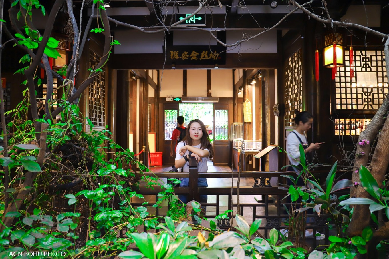 成都吃喝玩乐全攻略：火锅美食、茶馆慢生活与古巷漫步的极致体验