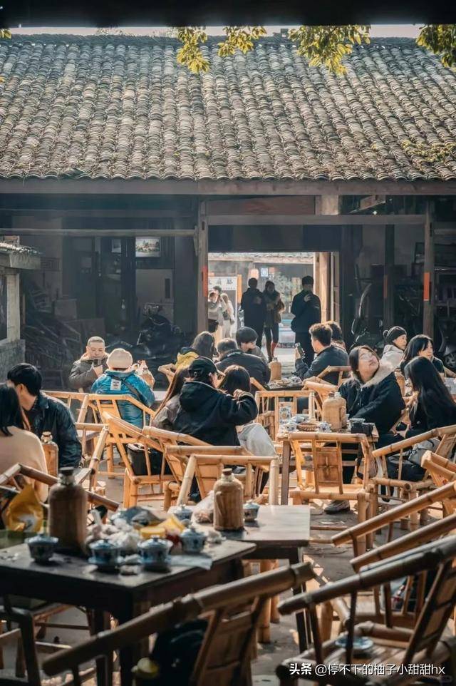 成都吃喝玩乐全攻略：火锅美食、茶馆慢生活与古巷漫步的极致体验